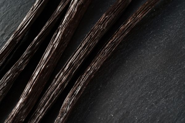 Black Vanilla & Emberwood - Kerzenduftöl