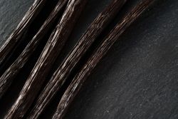 Schwarze Vanille und Glutholz - Black Vanilla and Emberwood - Kerzenduftöl - Duftöl